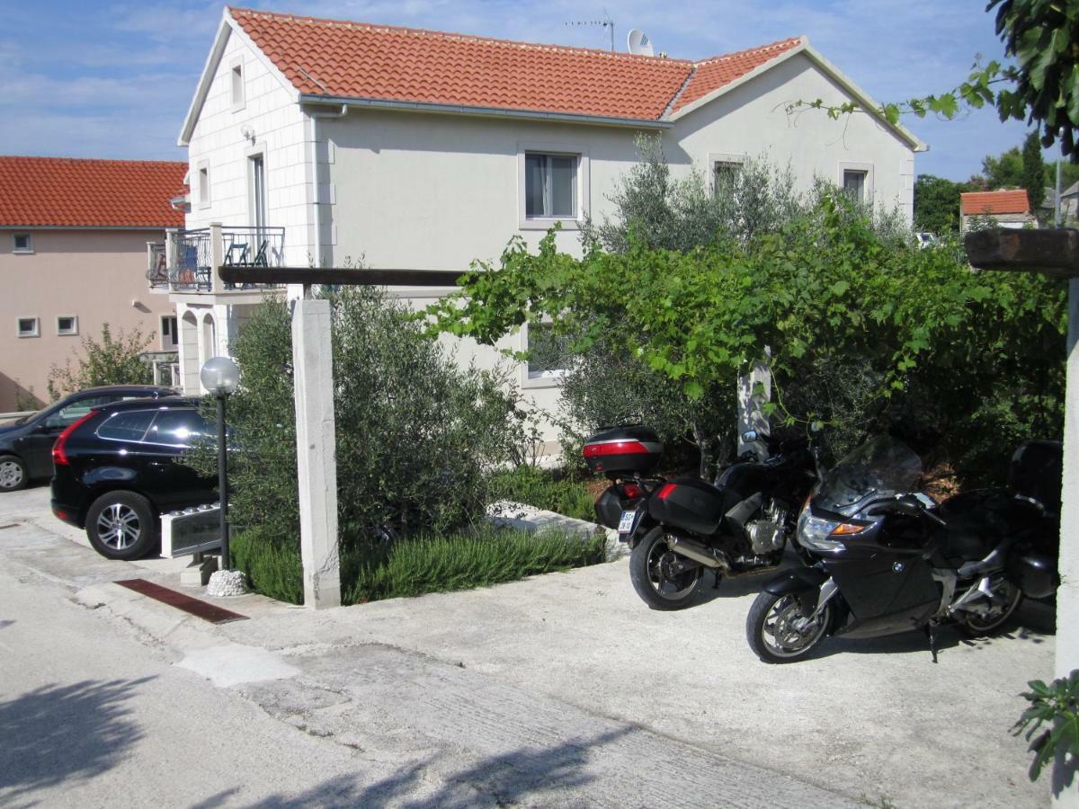 Nives B. Apartamento Supetar Exterior foto