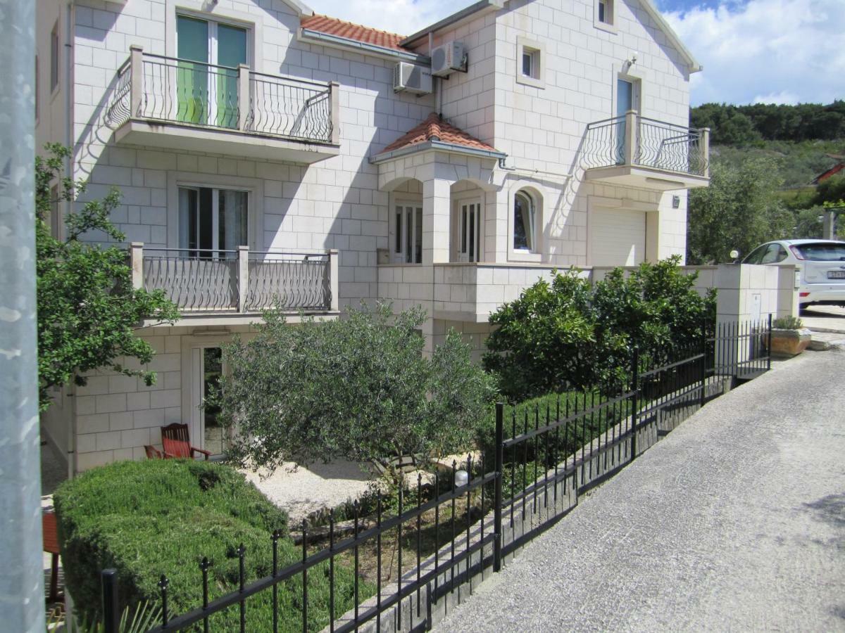 Nives B. Apartamento Supetar Exterior foto